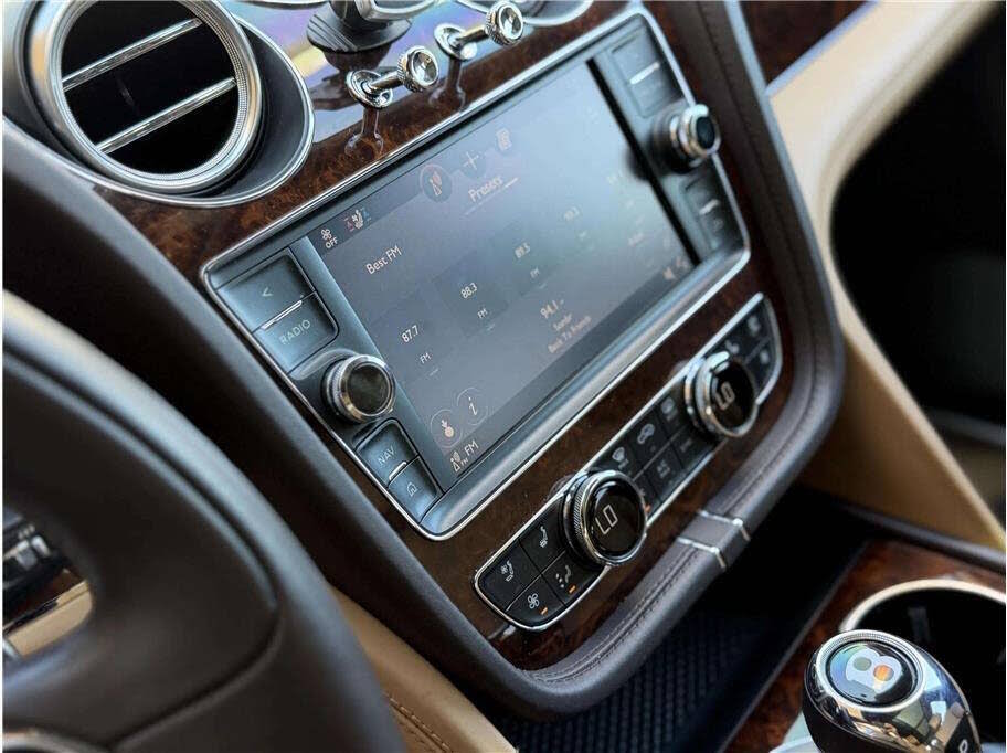 2017 Bentley Bentayga W12 AWD photo 23