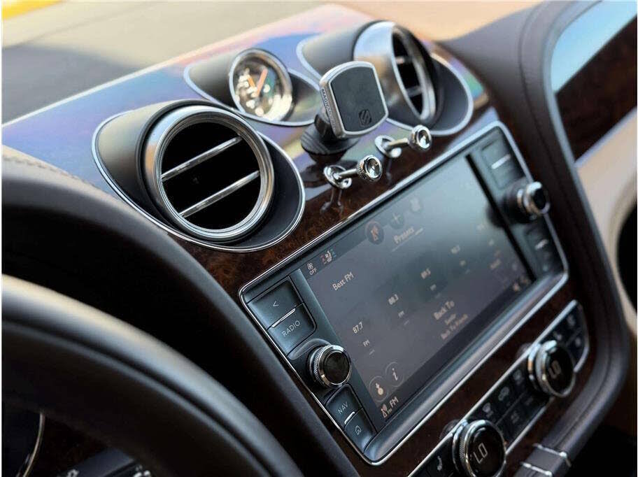 2017 Bentley Bentayga W12 AWD photo 24