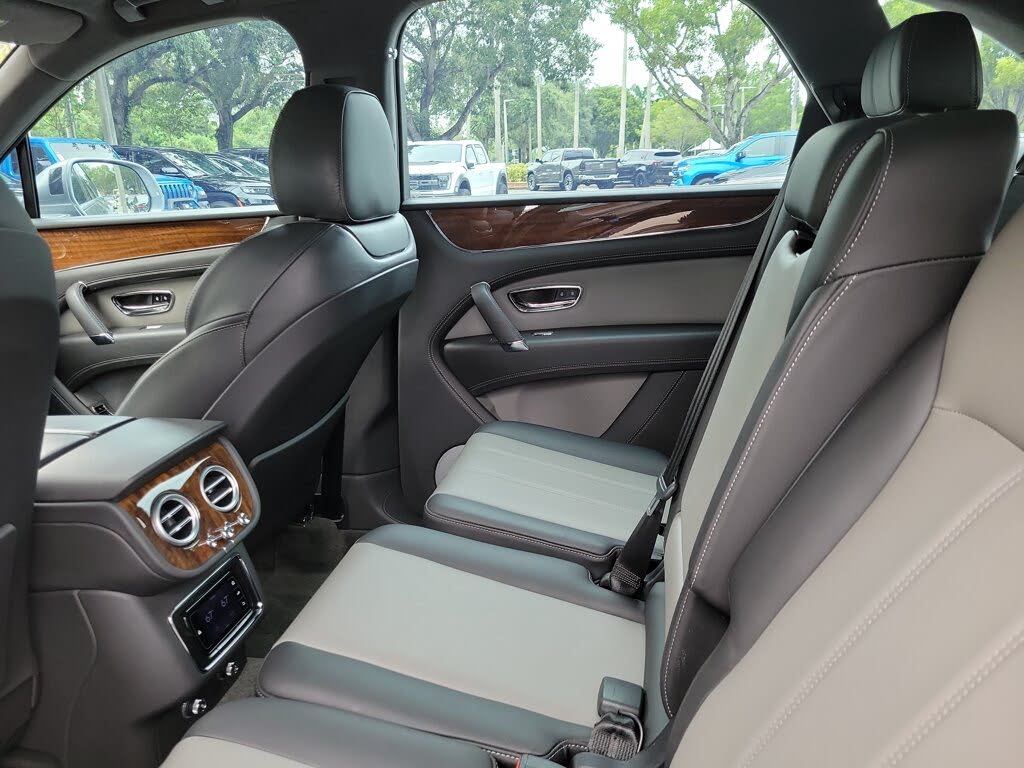 2018 Bentley Bentayga W12 Activity Edition AWD photo 7