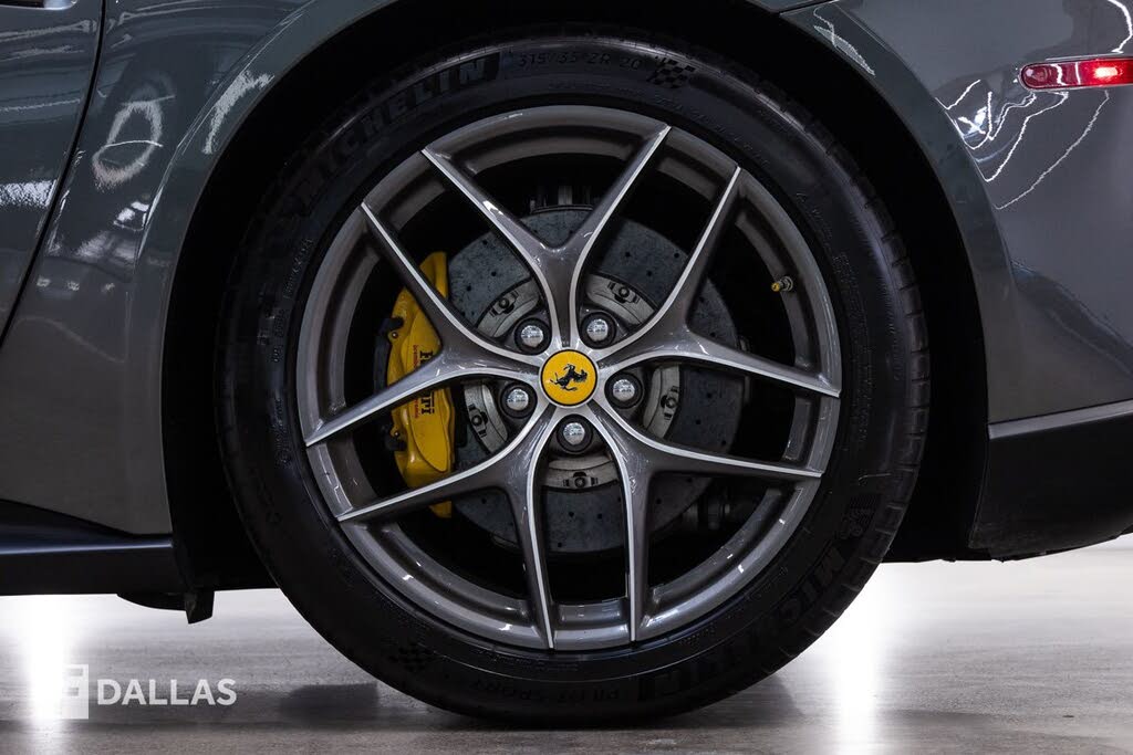 2015 Ferrari F12 Berlinetta Coupe photo 10