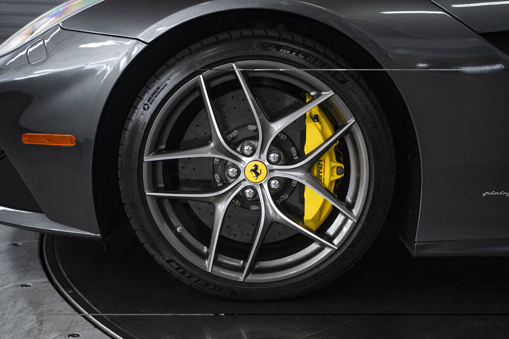 2014 Ferrari F12 Berlinetta Coupe photo 17