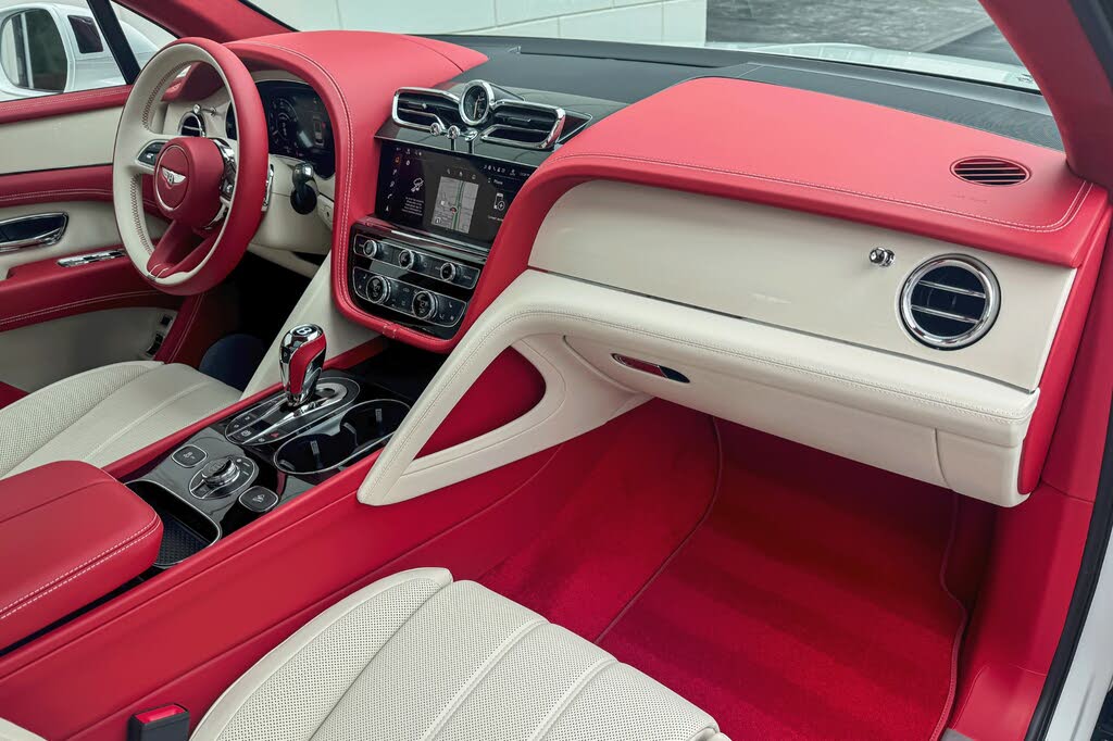 2025 Bentley Bentayga V8 AWD photo 2