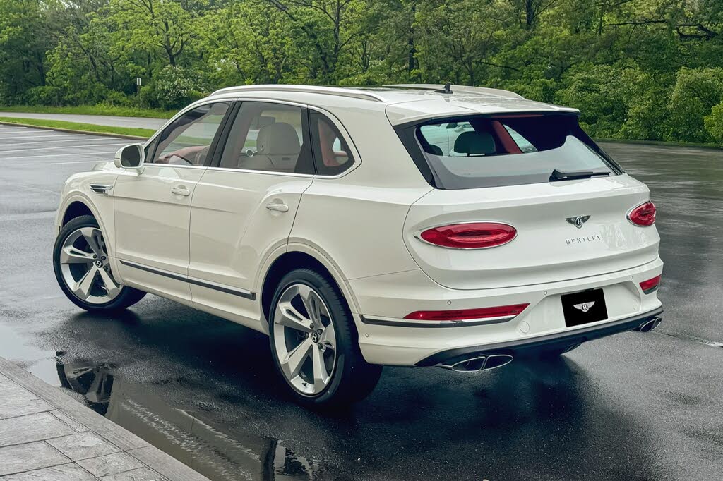 2025 Bentley Bentayga V8 AWD photo 3