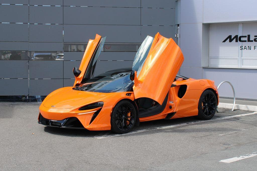 2024 McLaren Artura RWD