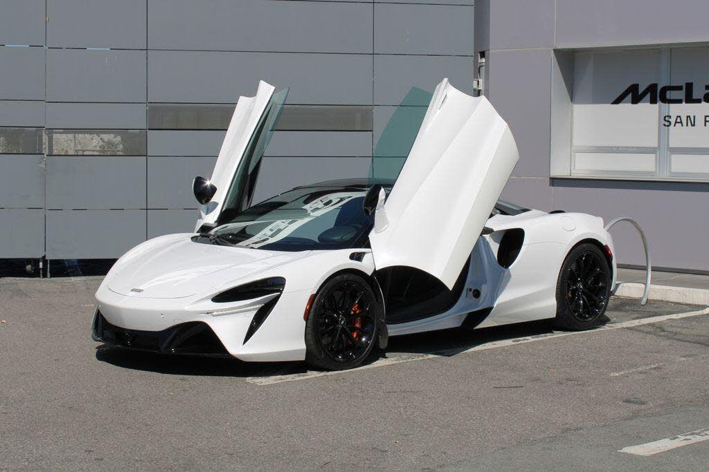 2025 McLaren Artura RWD