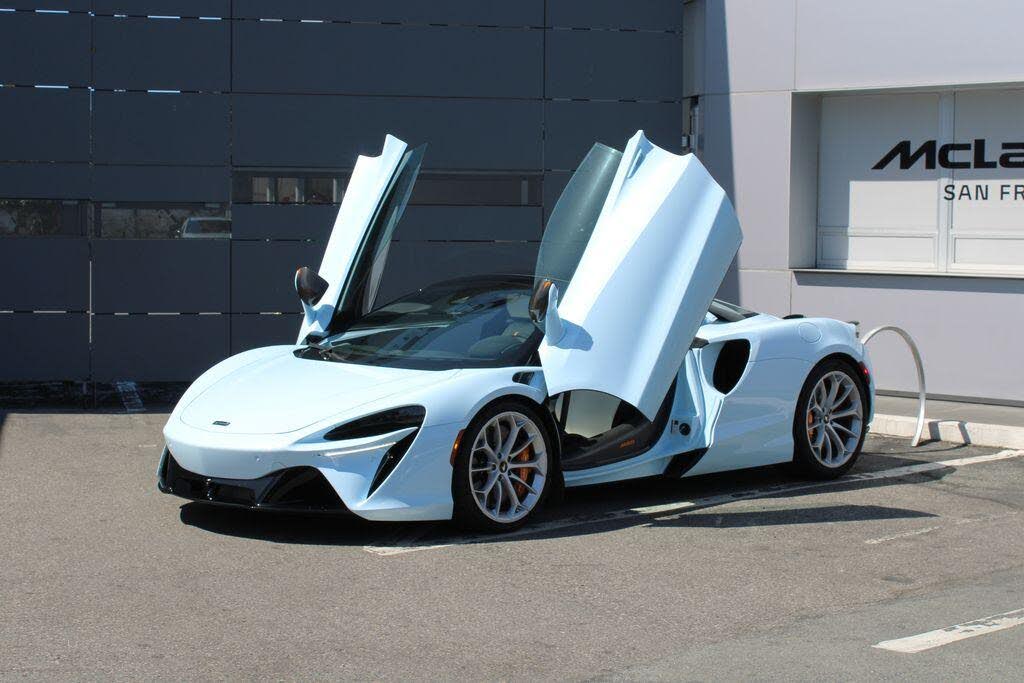 2025 McLaren Artura RWD