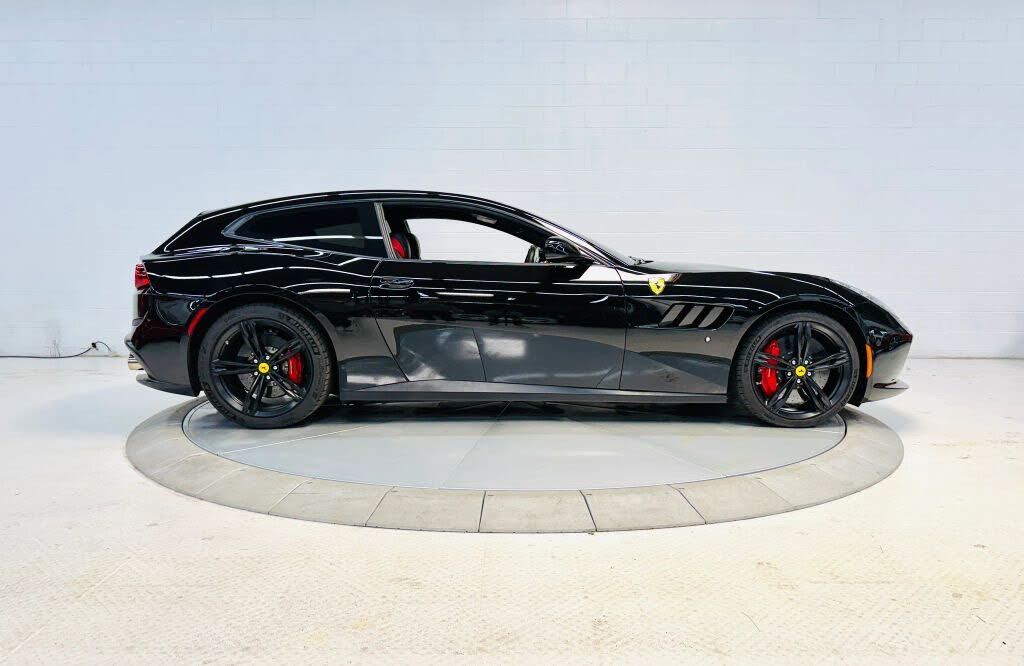 2017 Ferrari GTC4Lusso AWD photo 3