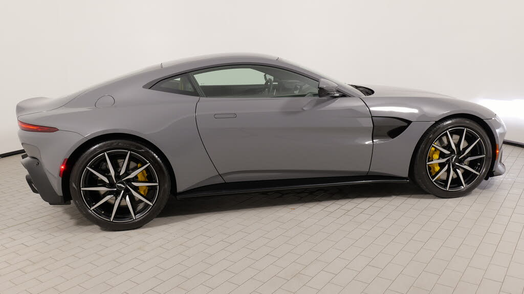 2019 Aston Martin Vantage RWD photo 13