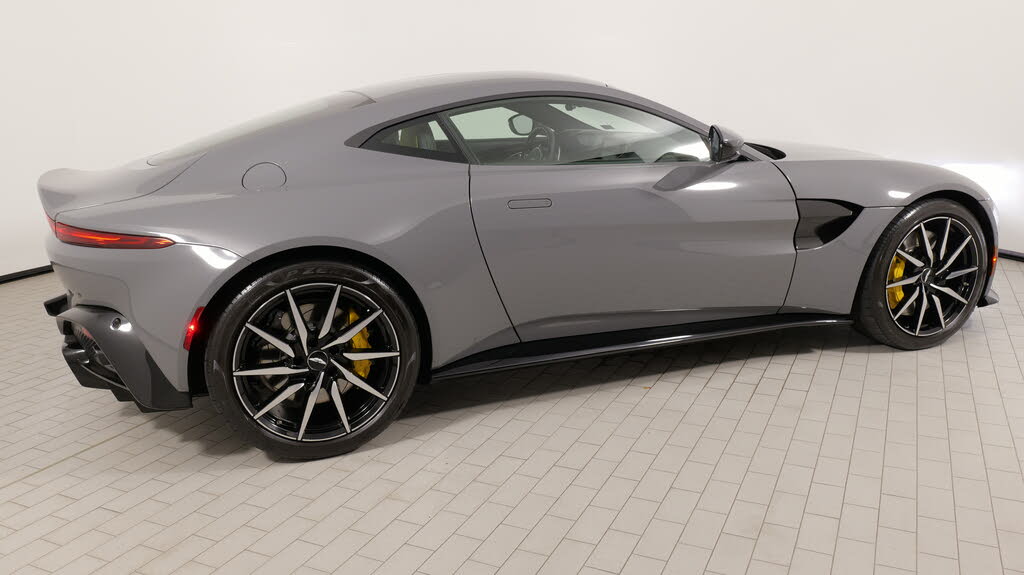 2019 Aston Martin Vantage RWD photo 14