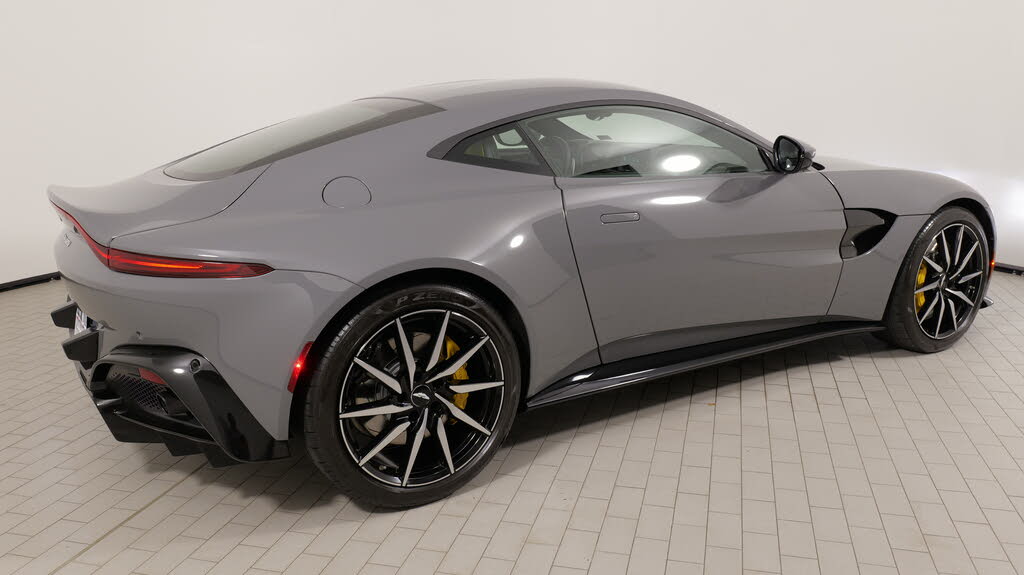 2019 Aston Martin Vantage RWD photo 15