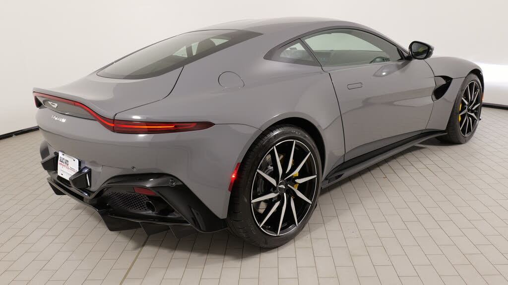 2019 Aston Martin Vantage RWD photo 16