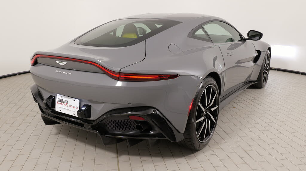 2019 Aston Martin Vantage RWD photo 17