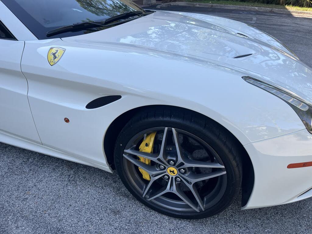 2016 Ferrari California T Roadster photo 17
