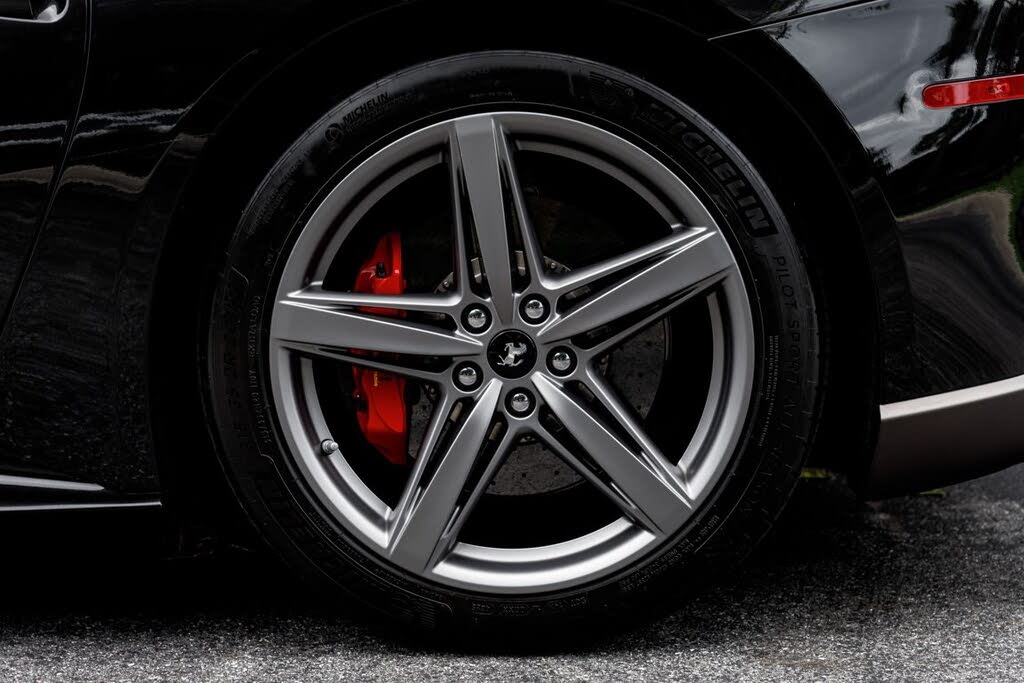 2014 Ferrari F12 Berlinetta Coupe photo 15