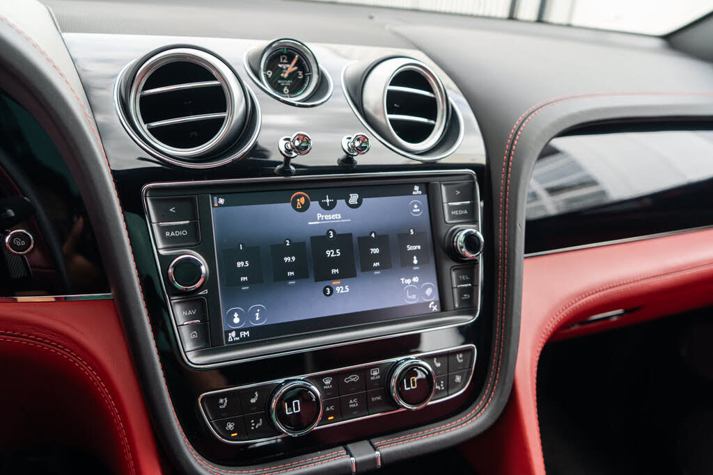 2017 Bentley Bentayga W12 AWD photo 17
