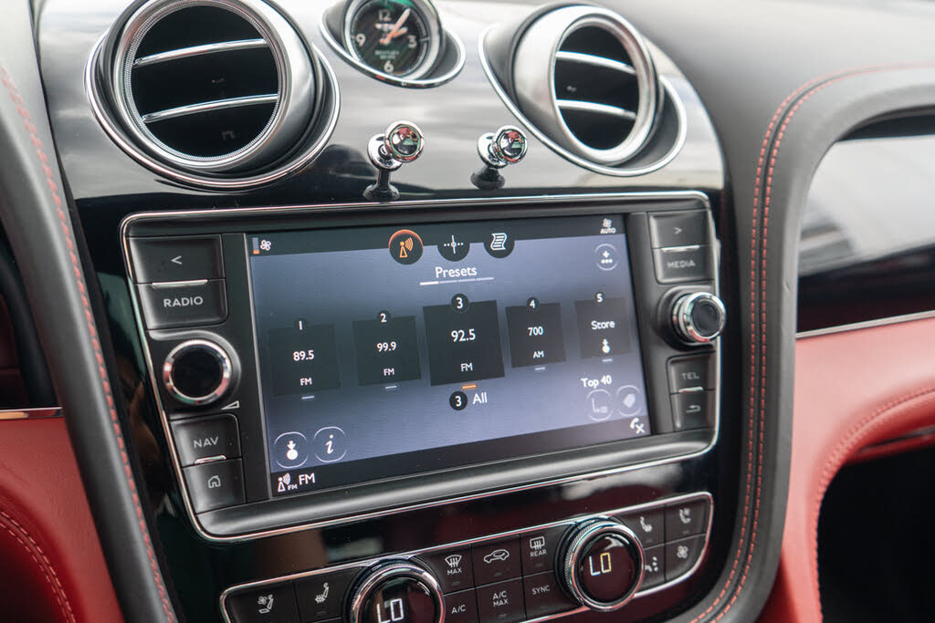 2017 Bentley Bentayga W12 AWD photo 21