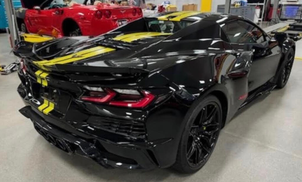 2023 Chevrolet Corvette Z06 3LZ Convertible RWD photo 2