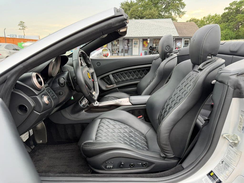 2010 Ferrari California GT Convertible photo 21