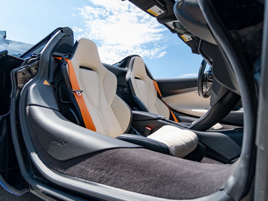 2025 McLaren 750S Spider RWD photo 11 of 24