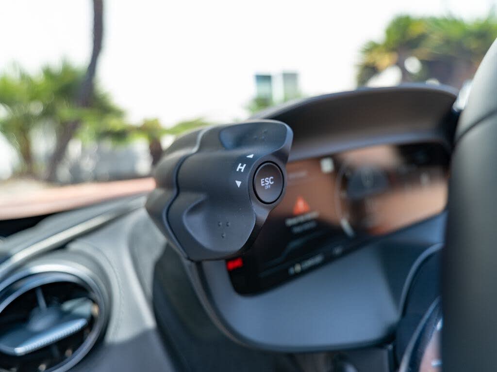 2025 McLaren 750S Spider RWD photo 17 of 24