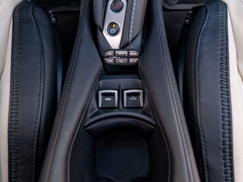 2025 McLaren 750S Spider RWD photo 21 of 24