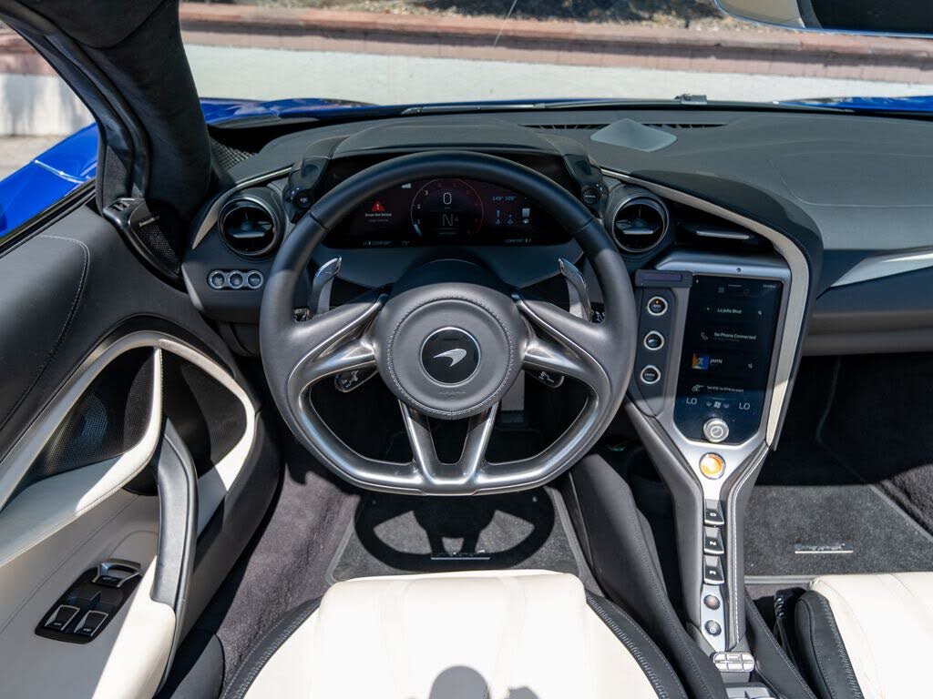 2025 McLaren 750S Spider RWD photo 8 of 24