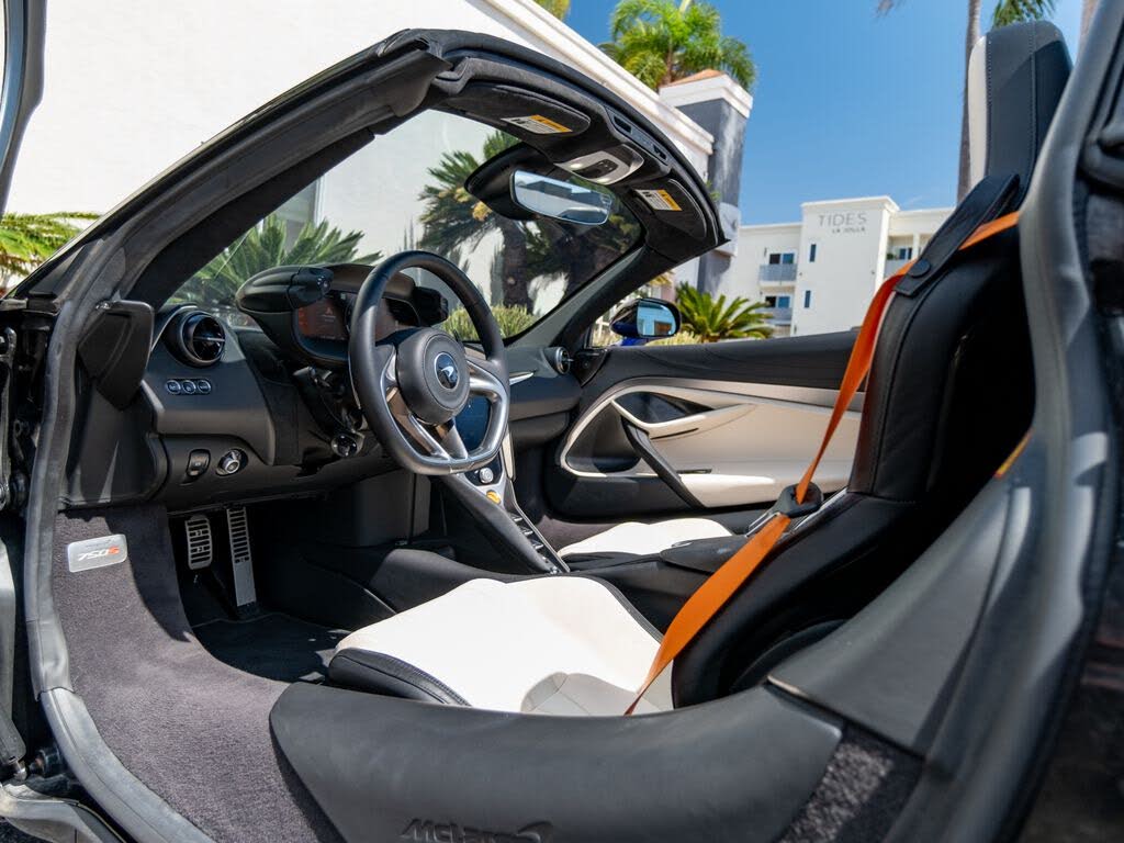 2025 McLaren 750S Spider RWD photo 9 of 24