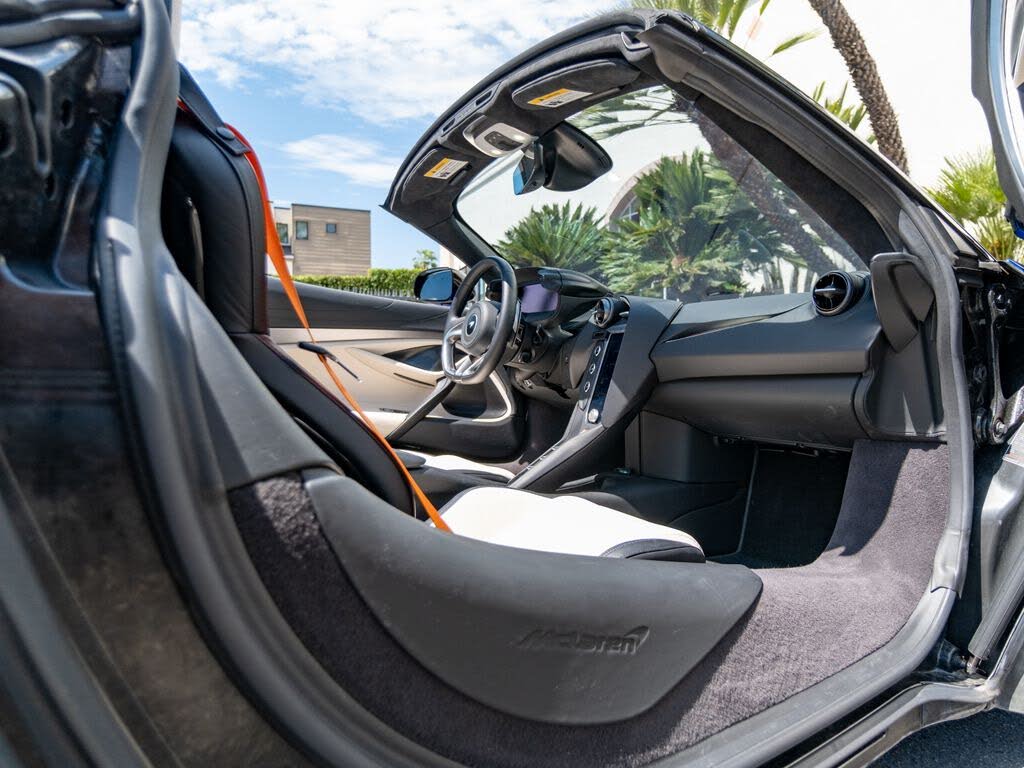 2025 McLaren 750S Spider RWD photo 10 of 24