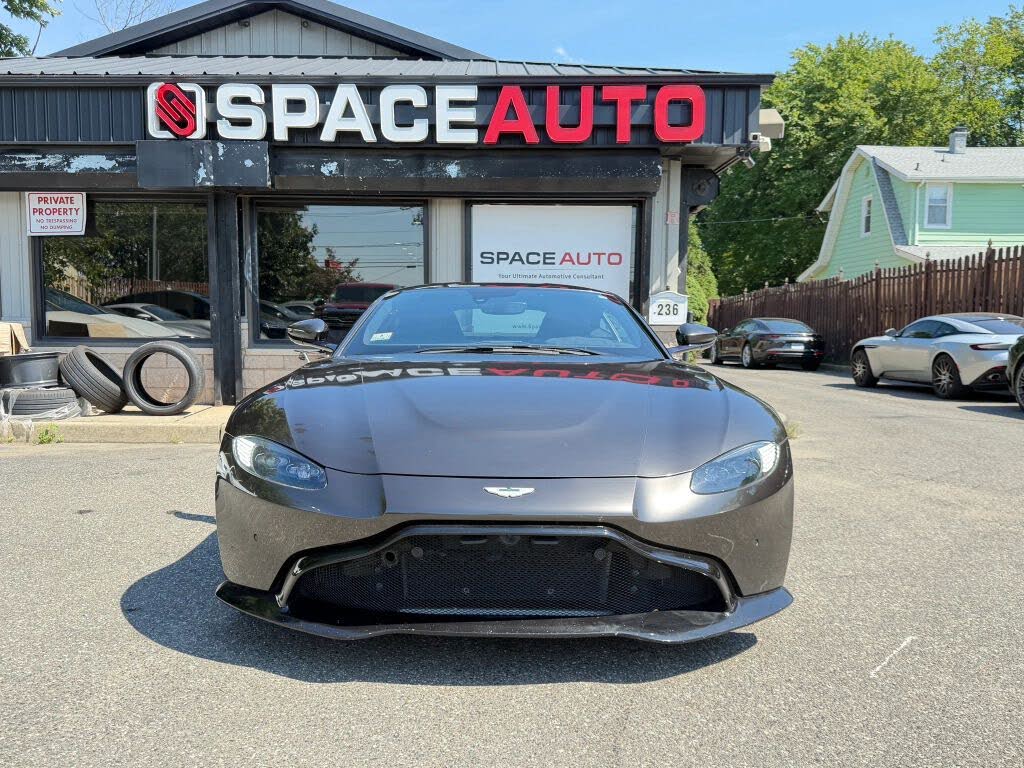 2019 Aston Martin Vantage RWD photo 2