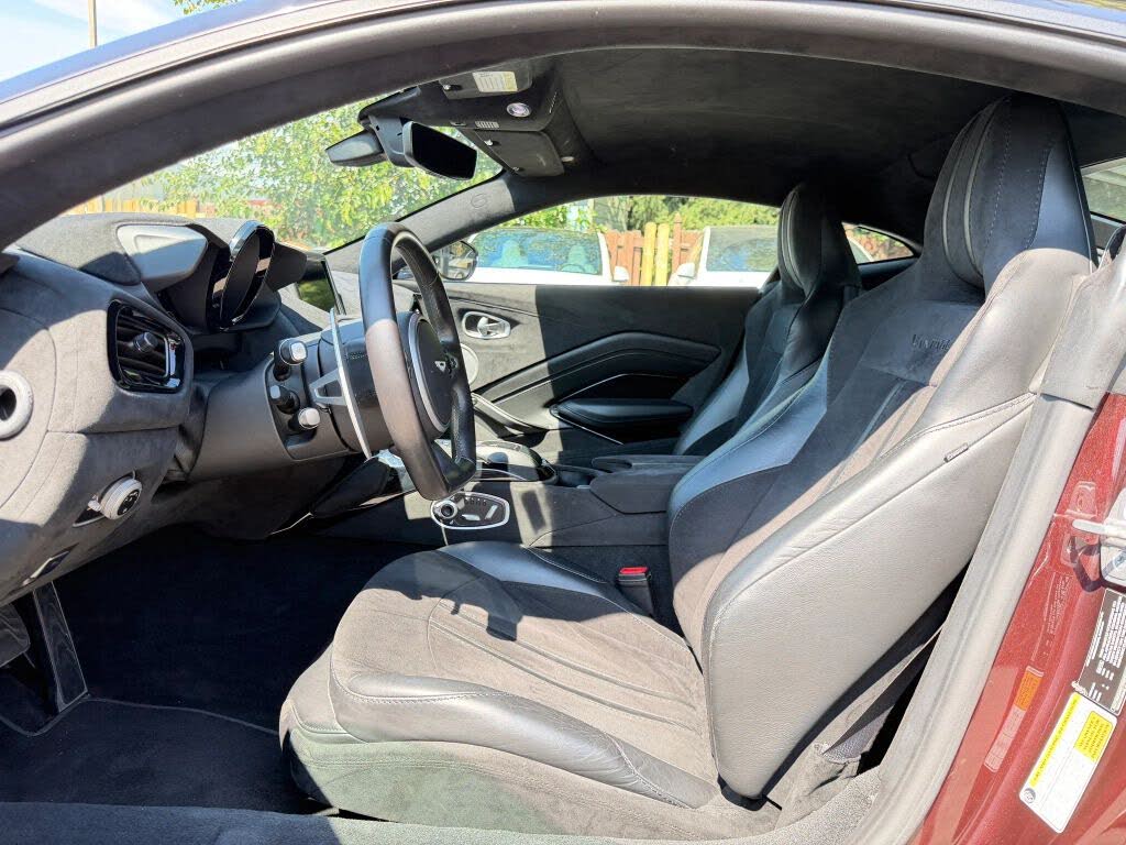 2019 Aston Martin Vantage RWD photo 11