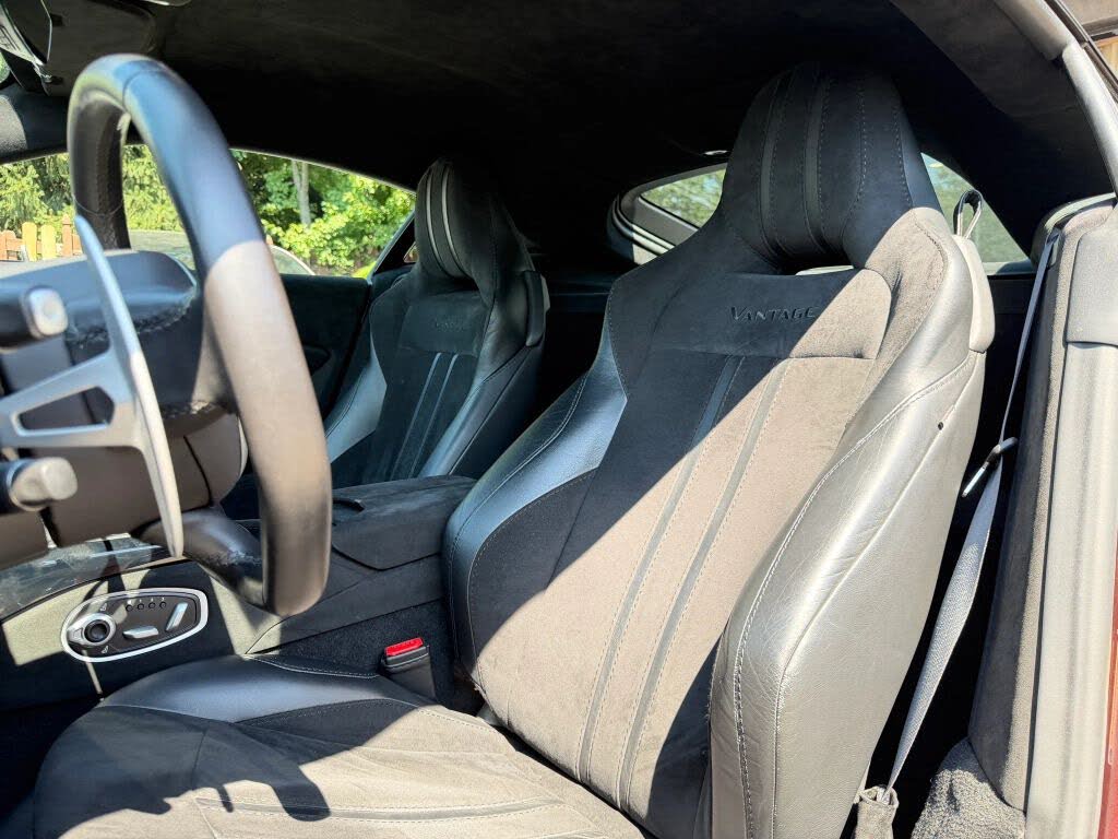 2019 Aston Martin Vantage RWD photo 12