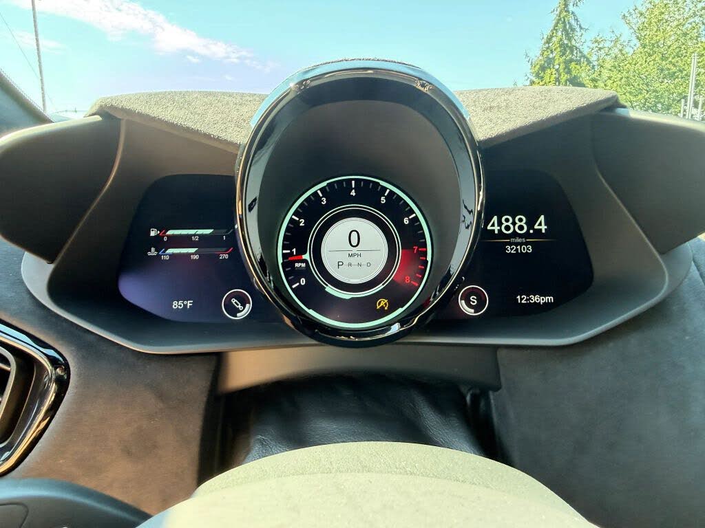 2019 Aston Martin Vantage RWD photo 17