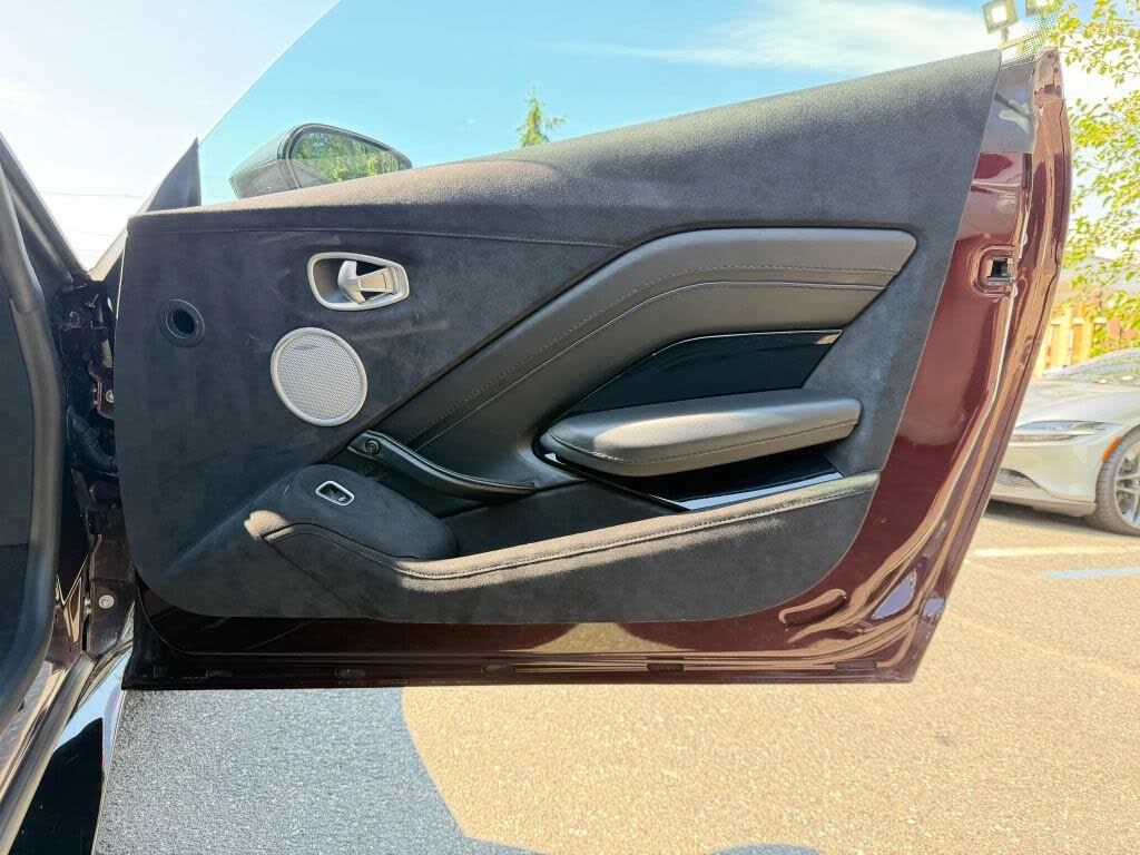 2019 Aston Martin Vantage RWD photo 20