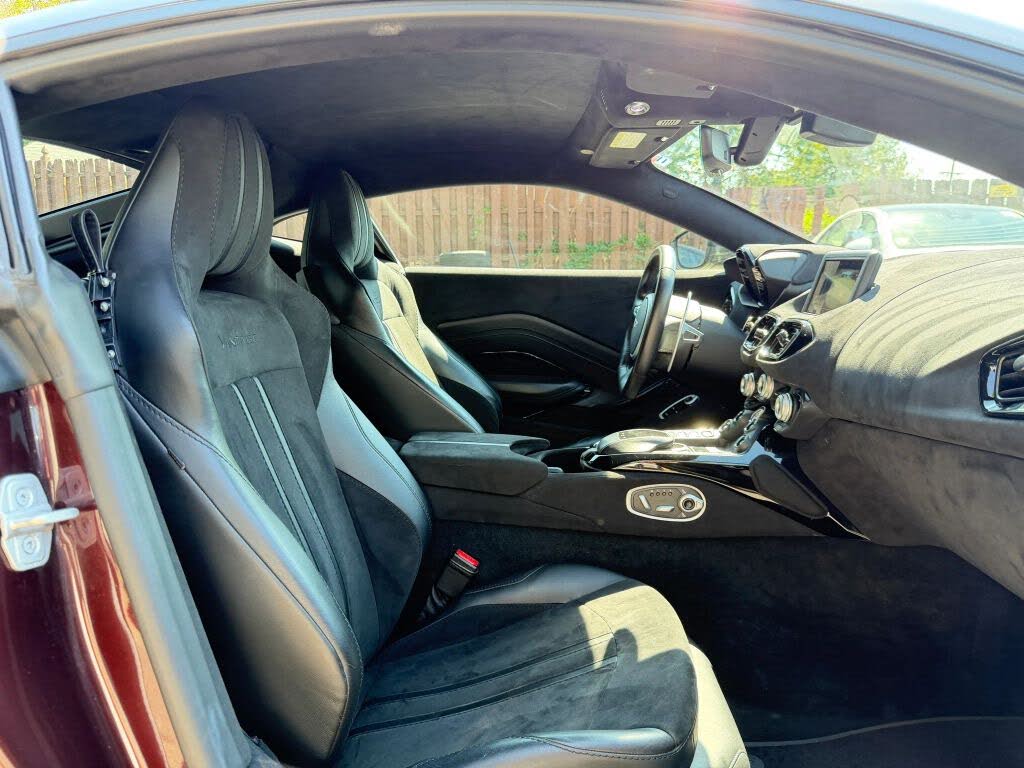 2019 Aston Martin Vantage RWD photo 21