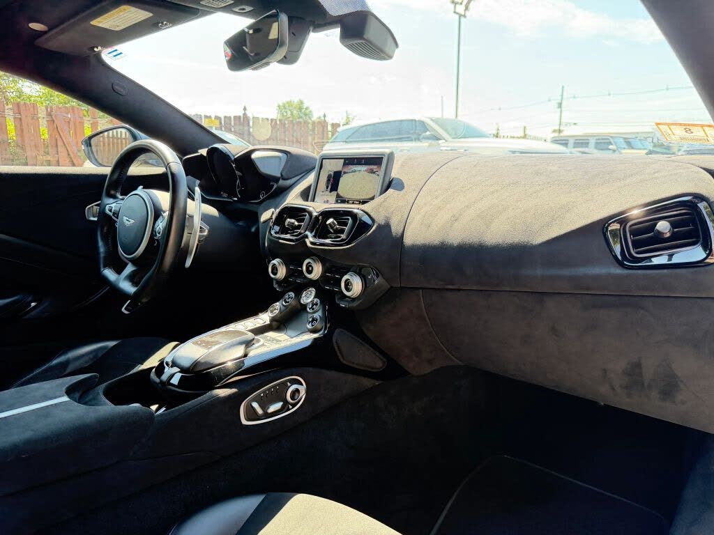 2019 Aston Martin Vantage RWD photo 22