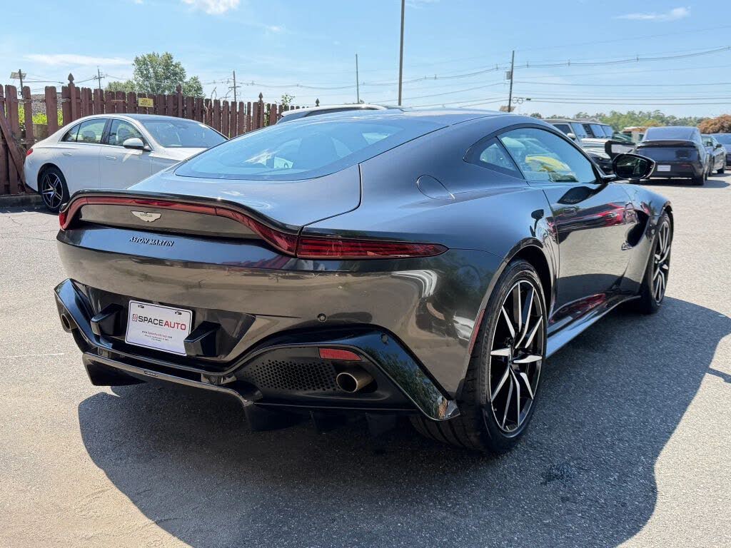 2019 Aston Martin Vantage RWD photo 6