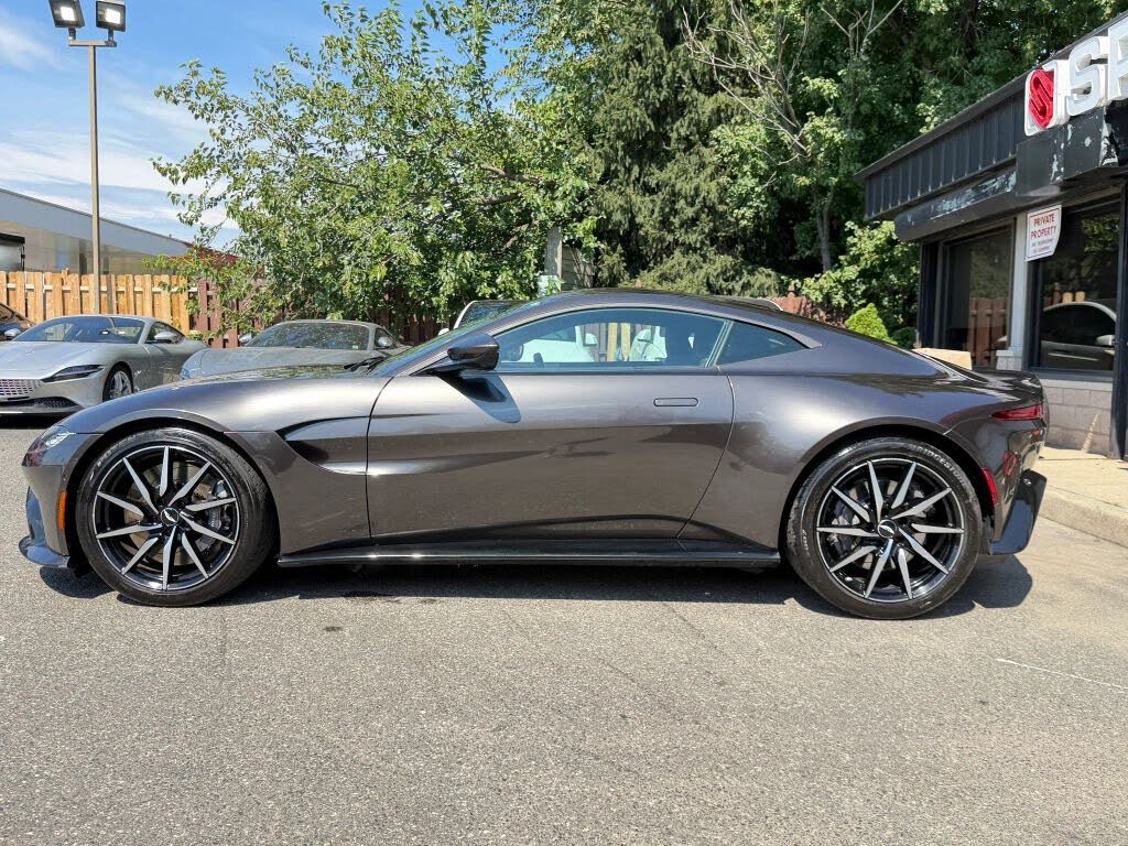 2019 Aston Martin Vantage RWD photo 9