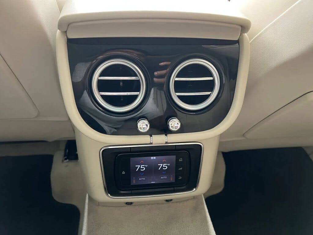 2017 Bentley Bentayga W12 AWD photo 12