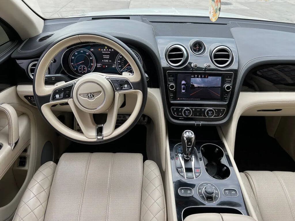 2017 Bentley Bentayga W12 AWD photo 13