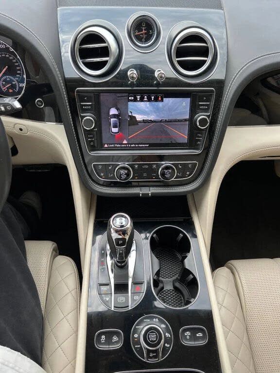 2017 Bentley Bentayga W12 AWD photo 14