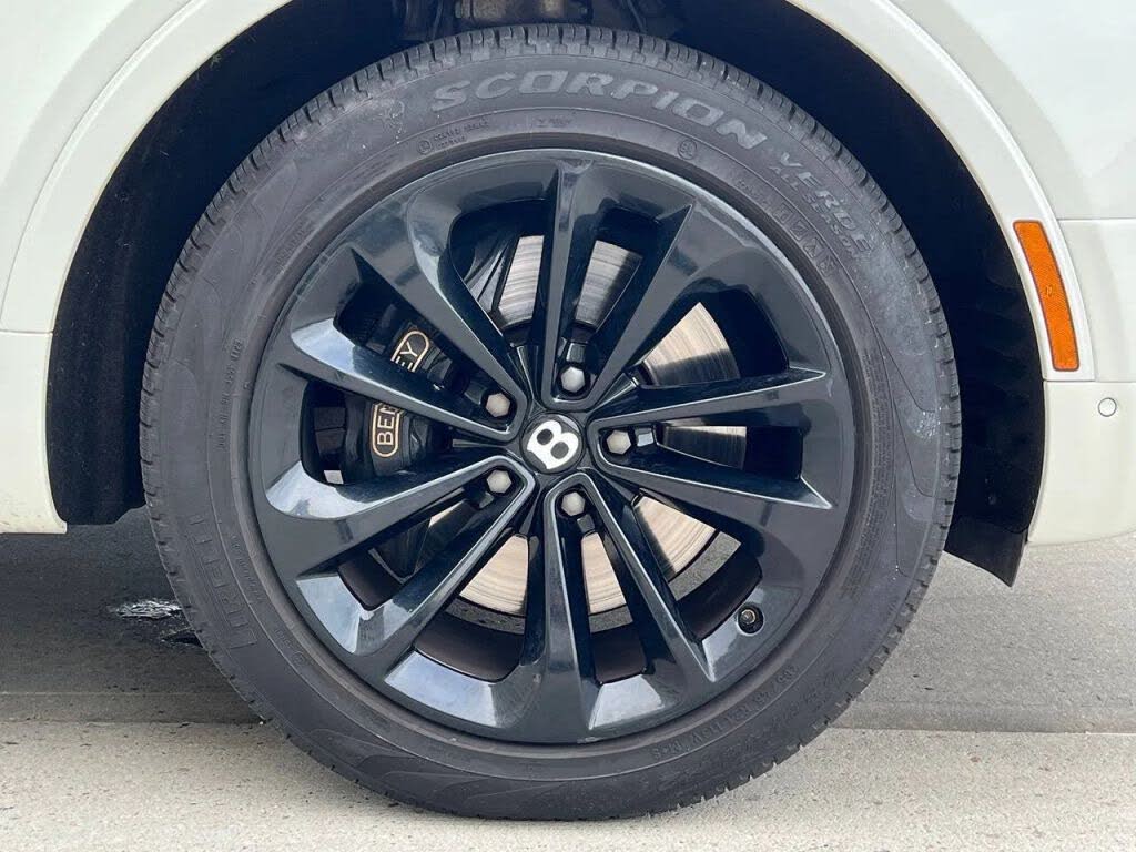 2017 Bentley Bentayga W12 AWD photo 16