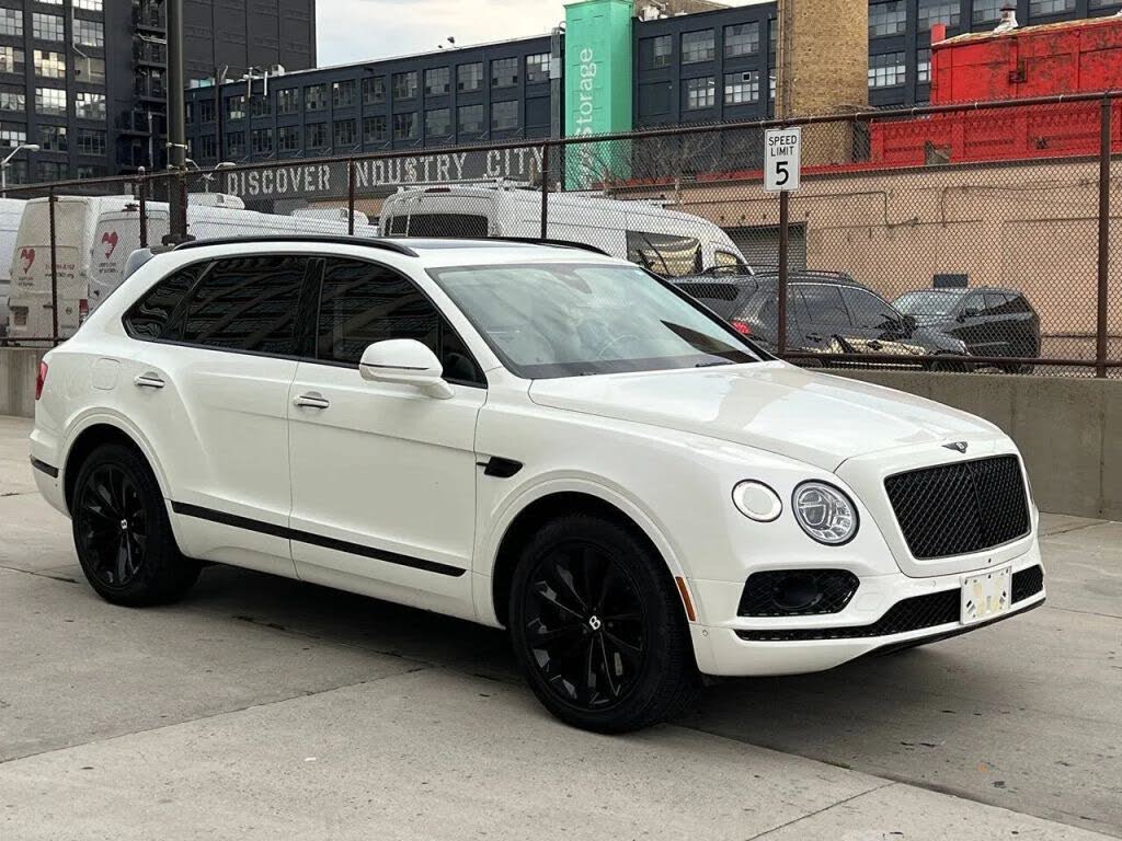 2017 Bentley Bentayga W12 AWD photo 3