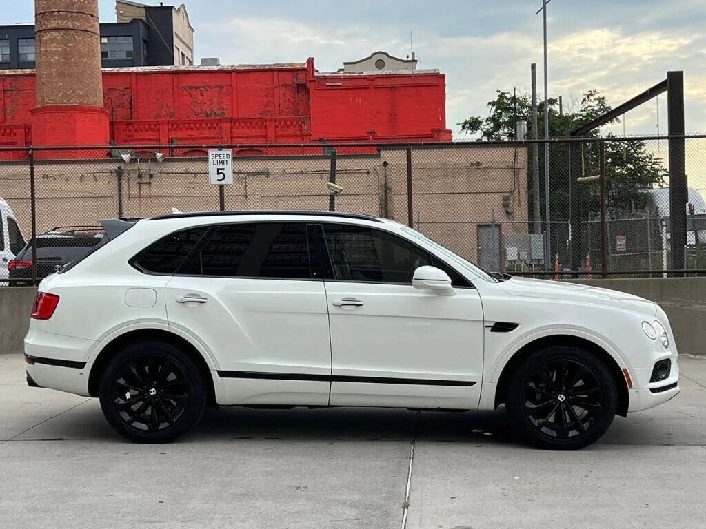 2017 Bentley Bentayga W12 AWD photo 4