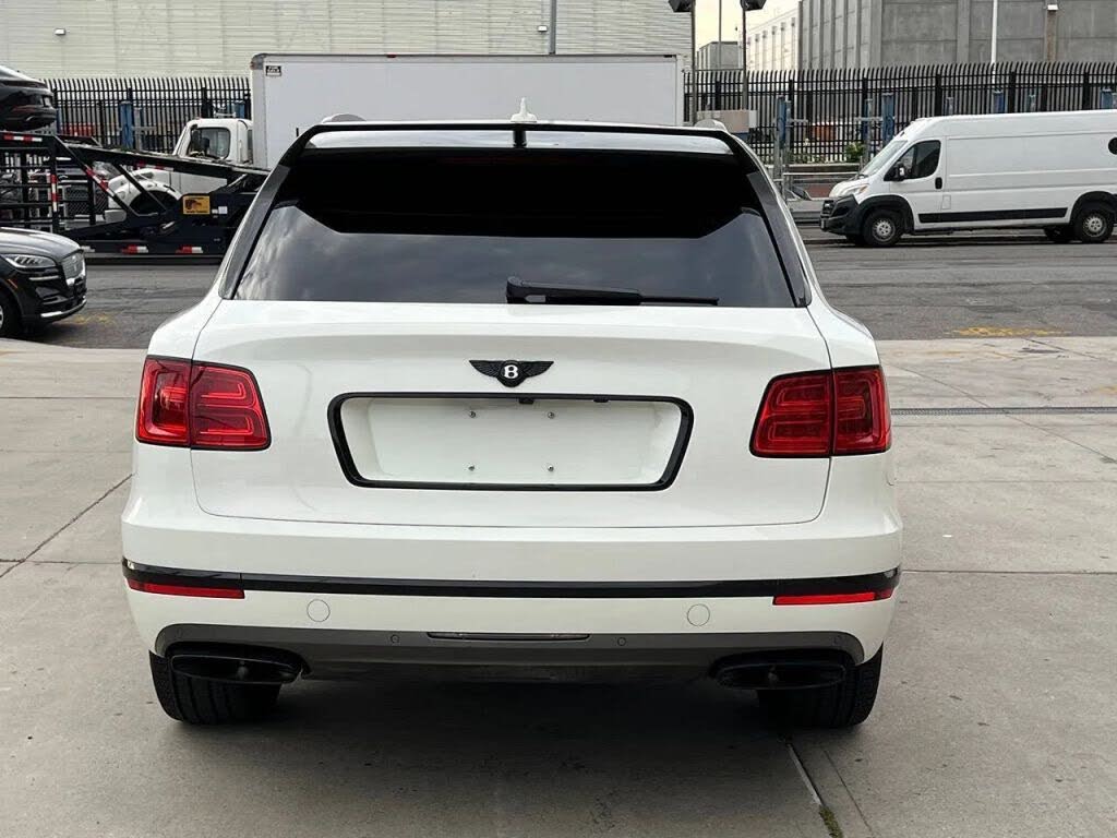 2017 Bentley Bentayga W12 AWD photo 6