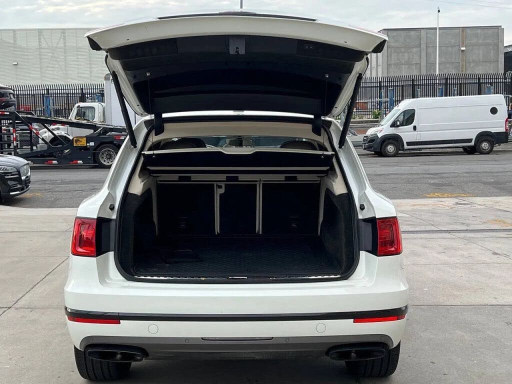 2017 Bentley Bentayga W12 AWD photo 8