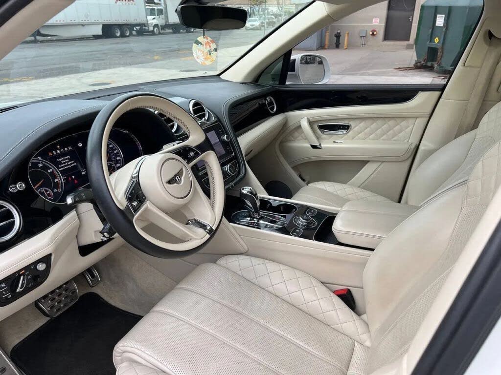 2017 Bentley Bentayga W12 AWD photo 10