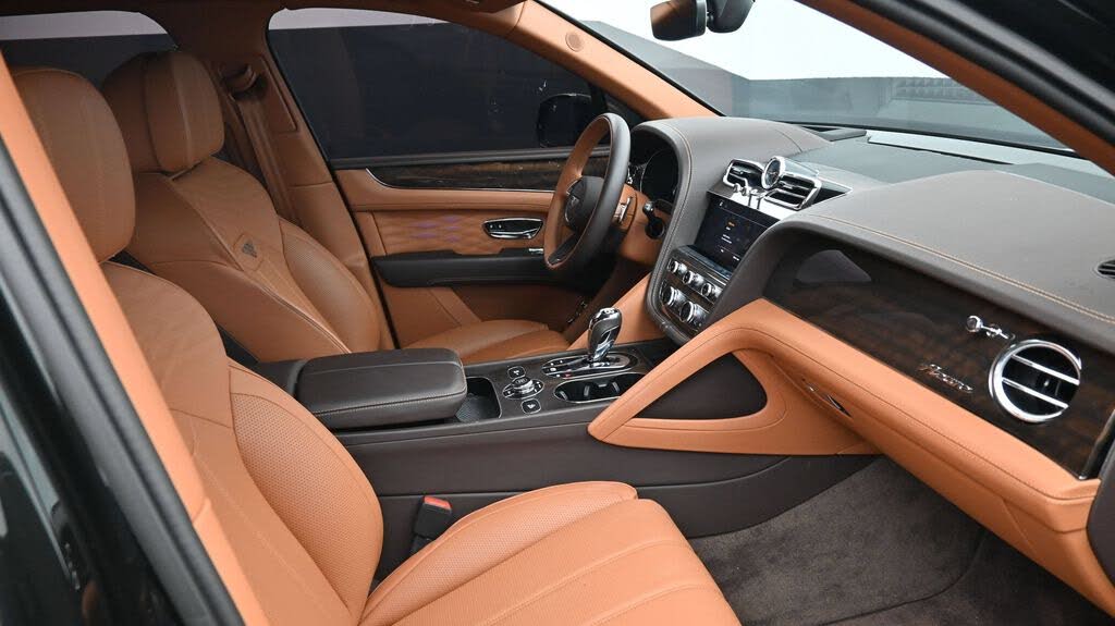 2023 Bentley Bentayga Azure V8 AWD photo 2