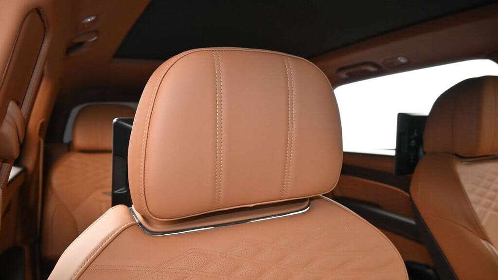 2023 Bentley Bentayga Azure V8 AWD photo 18