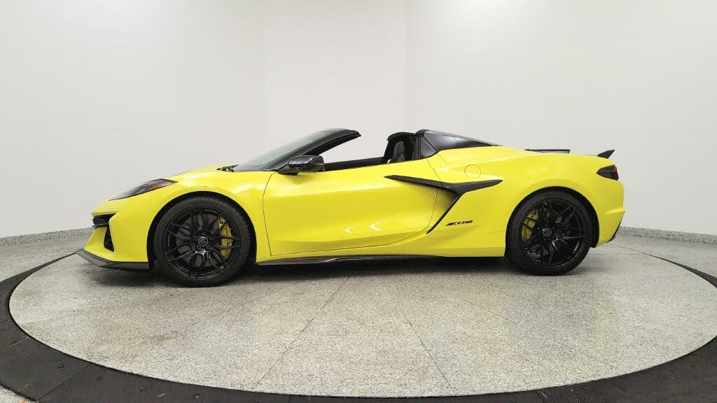 2023 Chevrolet Corvette Z06 3LZ Convertible RWD photo 2