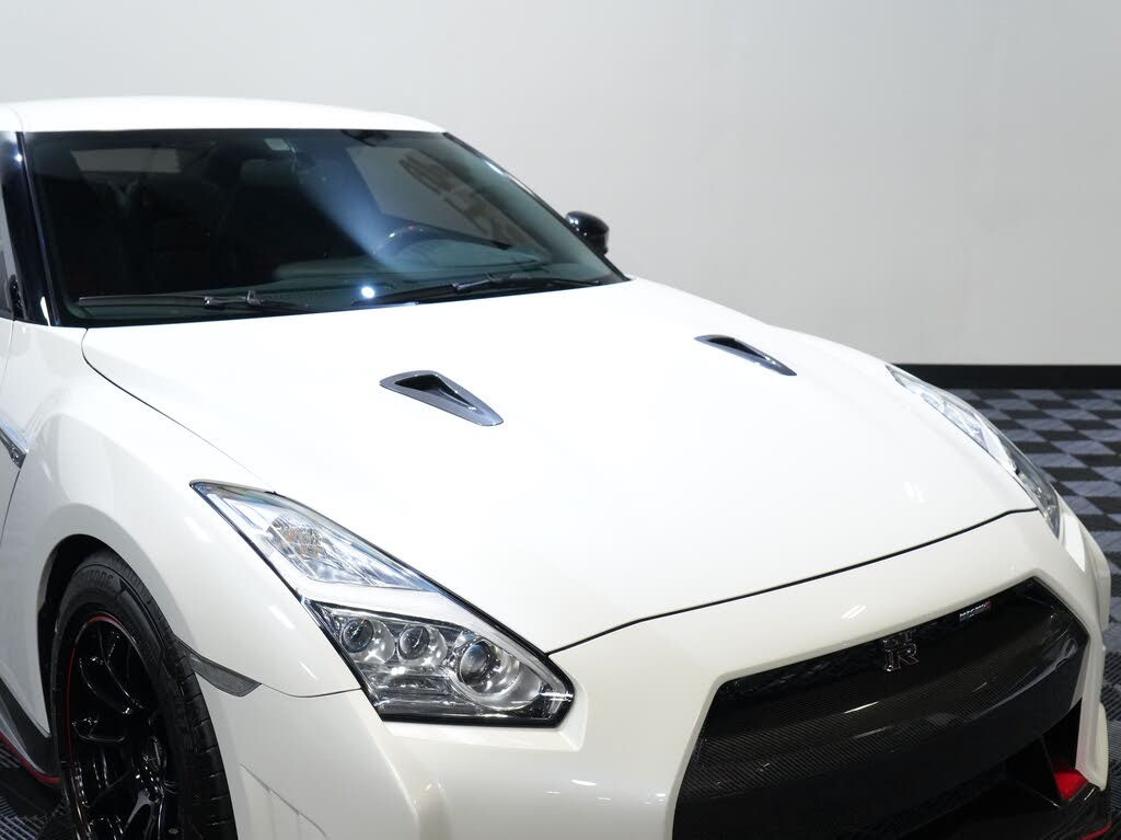 2016 Nissan GT-R NISMO photo 12